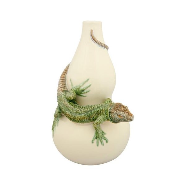 Bordallo Pinheiro Bordallo Pinheiro Lizard Calabash With Lizard | Luxury Handmade Ceramics: This Lizard Calabash With Lizard from the Bordallo Pinheiro Bordallo Pinheiro collection is a standout piece of luxury ceramic serveware, Portuguese pottery, handcrafted dish, handcrafted in Portugal, Bordallo Pinheiro. Handmade in Portugal, it blends artistic detail with functional charm—perfect as a collector’s item or for elevating your daily table setting.