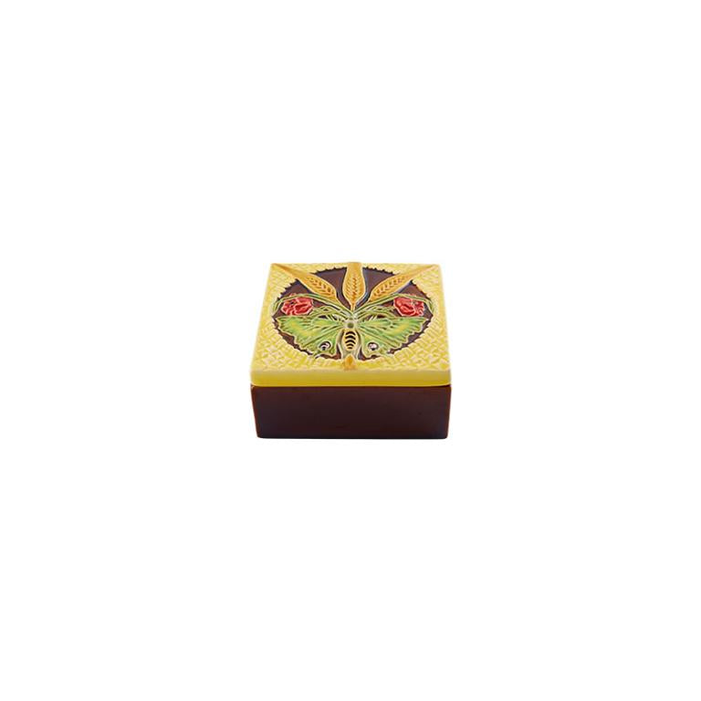 Bordallo Pinheiro Bordallo Pinheiro Tiles Box Butterflies | Luxury Handmade Ceramics: This Tiles Box Butterflies from the Bordallo Pinheiro Bordallo Pinheiro collection is a standout piece of luxury ceramic serveware, Portuguese pottery, handcrafted dish, handcrafted in Portugal, Bordallo Pinheiro. Handmade in Portugal, it blends artistic detail with functional charm—perfect as a collector’s item or for elevating your daily table setting.