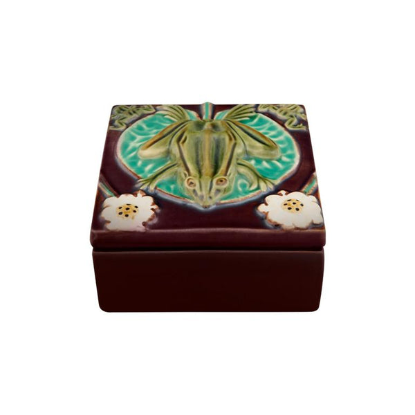 Bordallo Pinheiro Bordallo Pinheiro Tiles Tile Large Frog | Luxury Handmade Ceramics: This Tiles Tile Large Frog from the Bordallo Pinheiro Bordallo Pinheiro collection is a standout piece of luxury ceramic serveware, Portuguese pottery, handcrafted dish, handcrafted in Portugal, Bordallo Pinheiro. Handmade in Portugal, it blends artistic detail with functional charm—perfect as a collector’s item or for elevating your daily table setting.